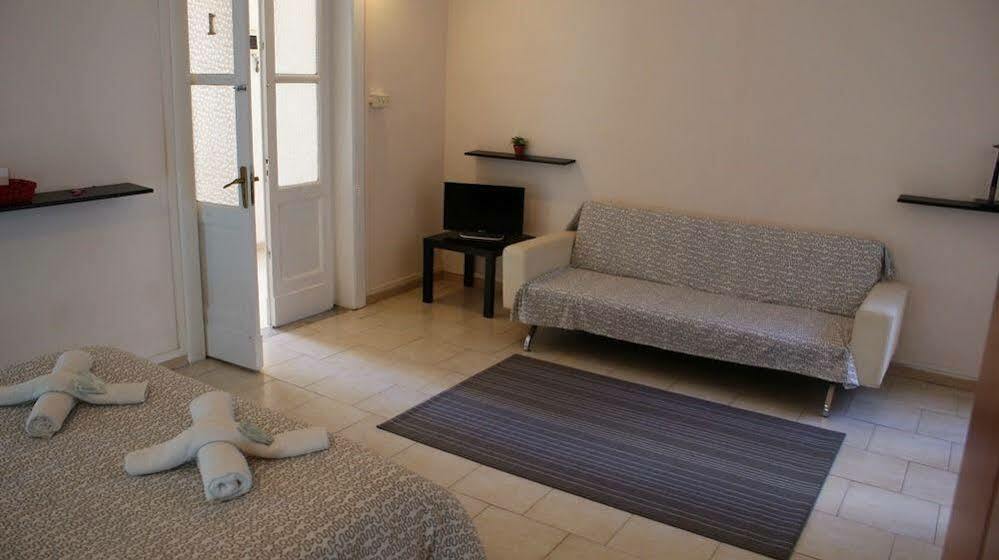 Stare In Centro Guest House Катания Екстериор снимка